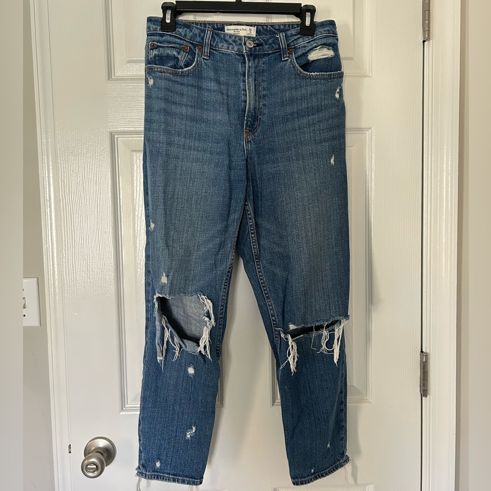 Abercrombie Curve Love The Mom High Rise - Distressed with Raw Hem